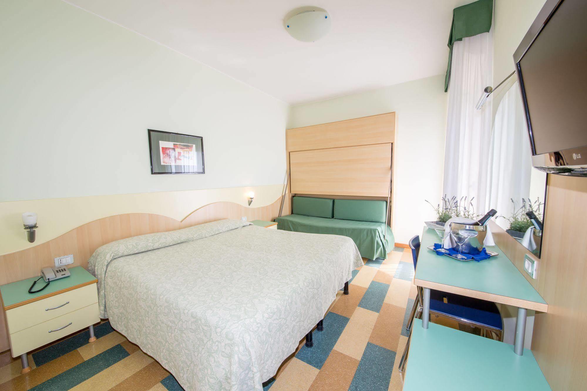 Hotel Nember Lido di Jesolo Exterior photo